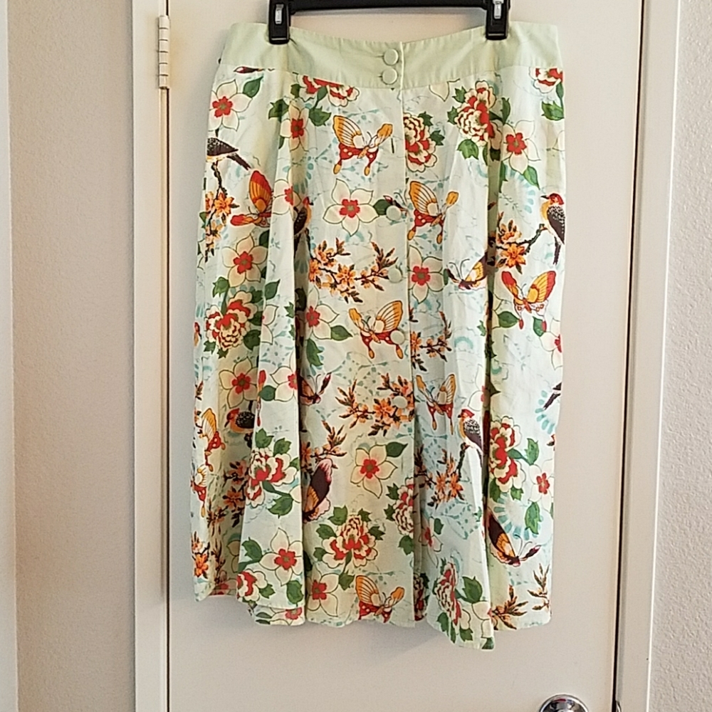 Banned apparel skirt XL missing buttons